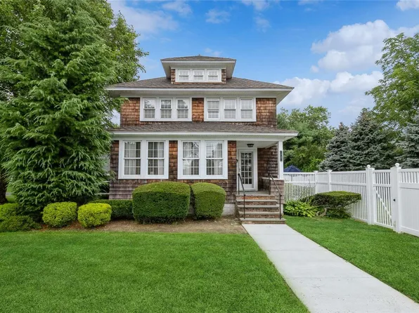 72 Udall Rd Road, West Islip, NY 11795