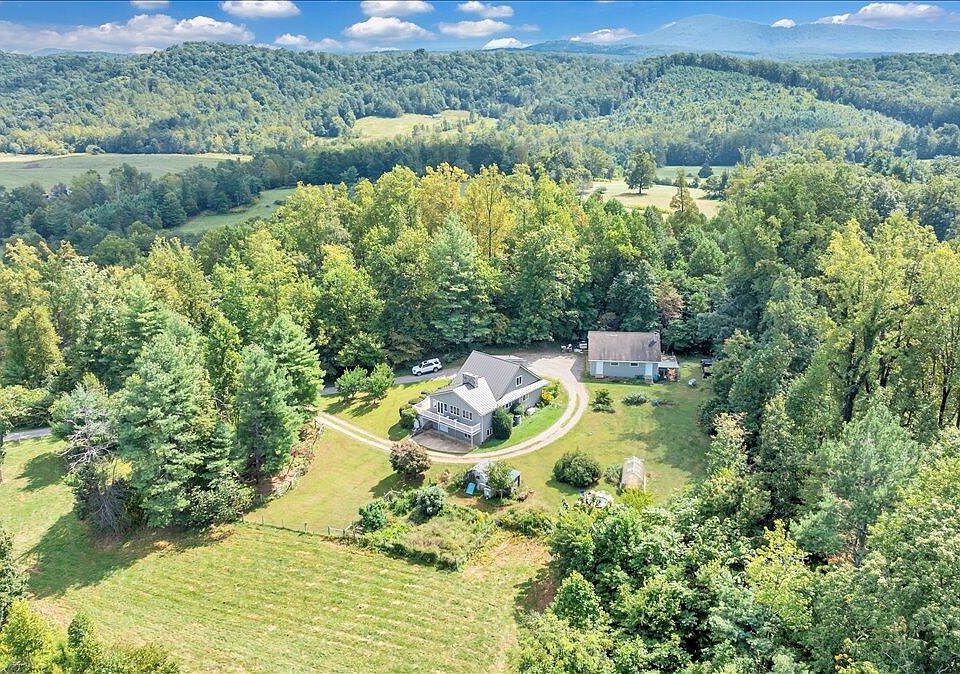 1st image of 280 Woodwinds Rd