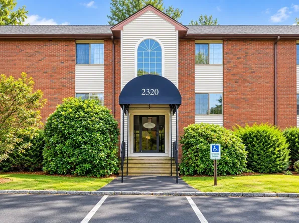 2320 Skyline Dr Unit 18, Lowell, MA 01854