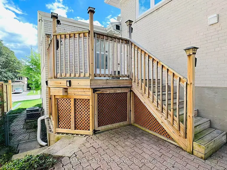 10 Greenyards Dr — Photo 37