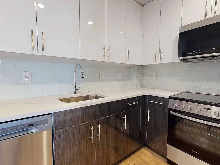 13828 Queens Blvd #2E — Photo 2