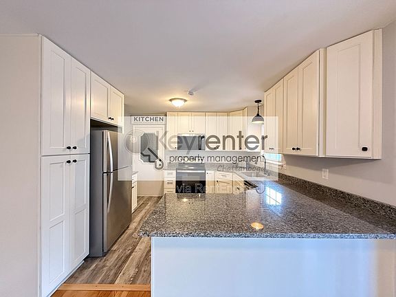 3rd image of 510 Highview Cir