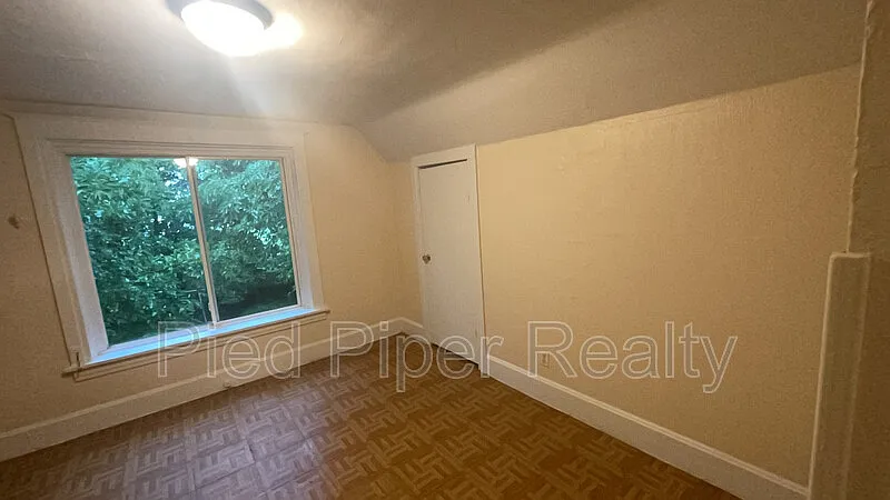 2 bed, 1.0 bath, 1078 sqft, $1,295 — Photo 2