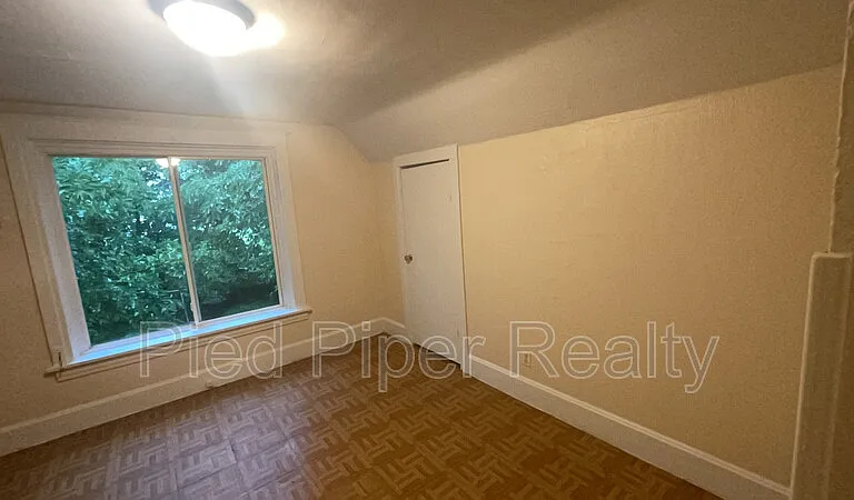 1015 S Columbia Ave — Photo 2