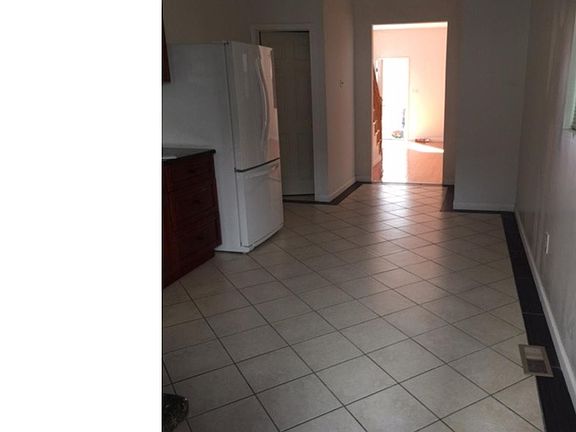 4th image of 827 Cantrell St