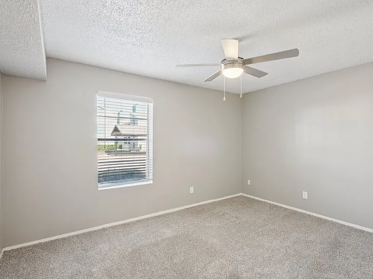 Sagamore Apartments — Photo 13