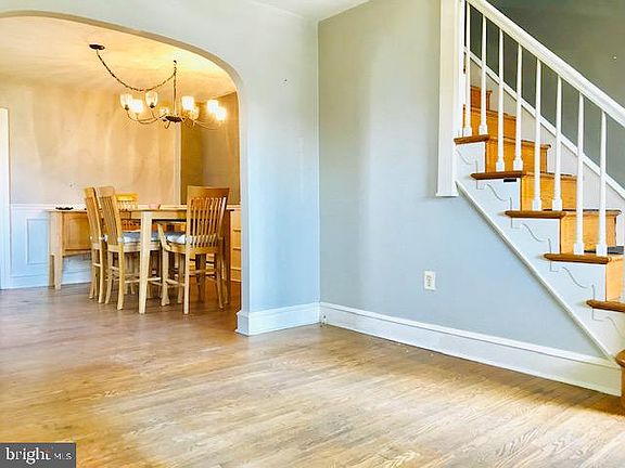 5th image of 3947 James St