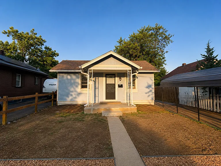 1738 Dallas St — Photo 2