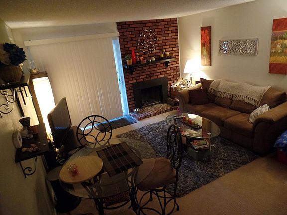 Living Room Photo 3