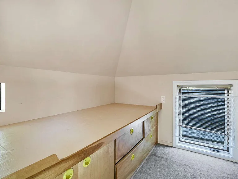 218 N 8th St — Photo 22