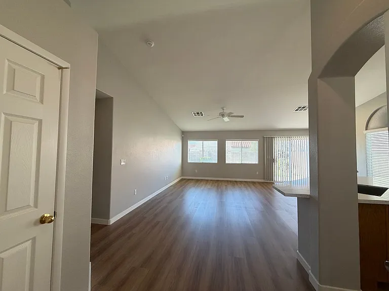 2139 Meadow Green Ave — Photo 5