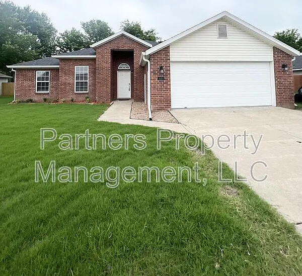 1257 Fox Run Ln — Photo 1