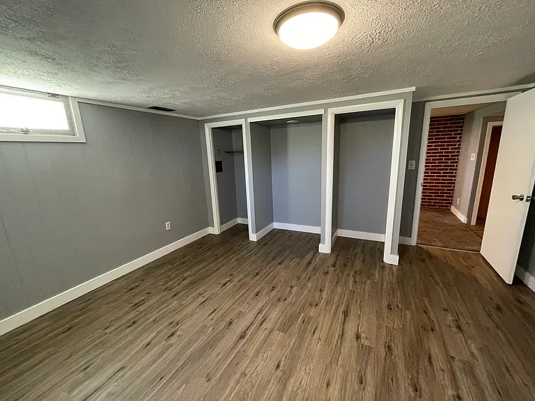 8921 E Broadway Ave — Photo 9