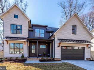 814 Plum St SW, Vienna, VA 22180