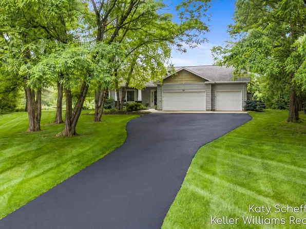 4611 Windcliff Dr NE, Rockford, MI 49341