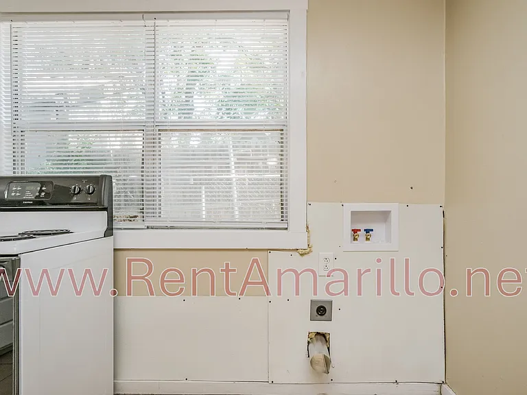 2047R S Hughes St — Photo 6
