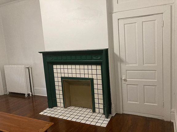 2nd image of 425 N Main St