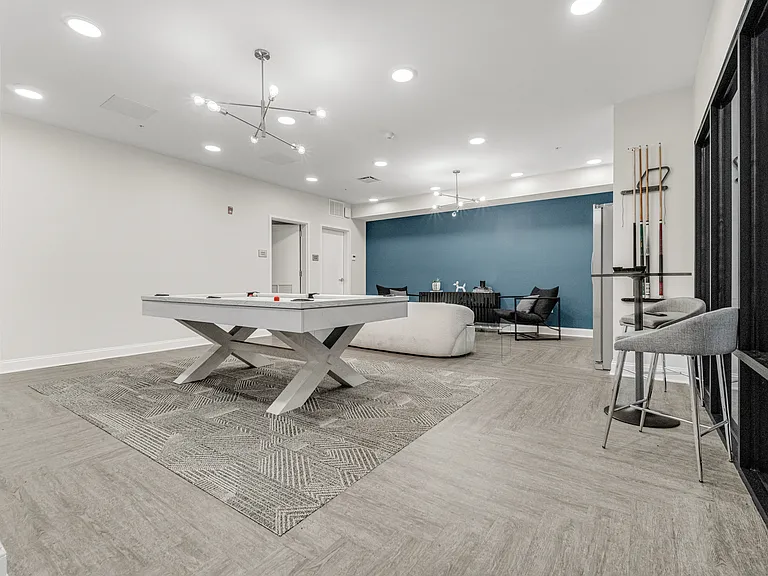 Park Lamont Apartments & Townhomes — Photo 10
