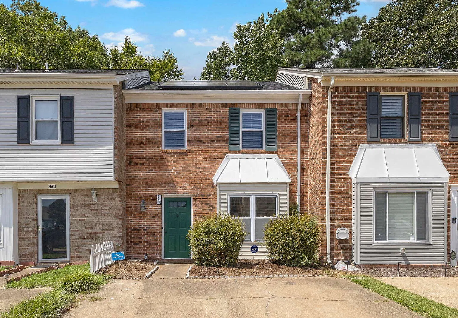 2 bed, 3.0 bath, 1208 sqft, $2,000 — Photo 1