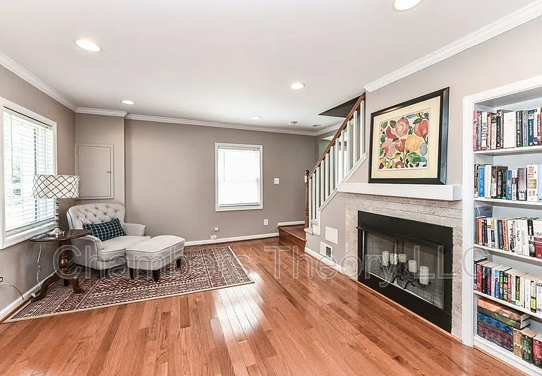 1033 S Edison St — Photo 7