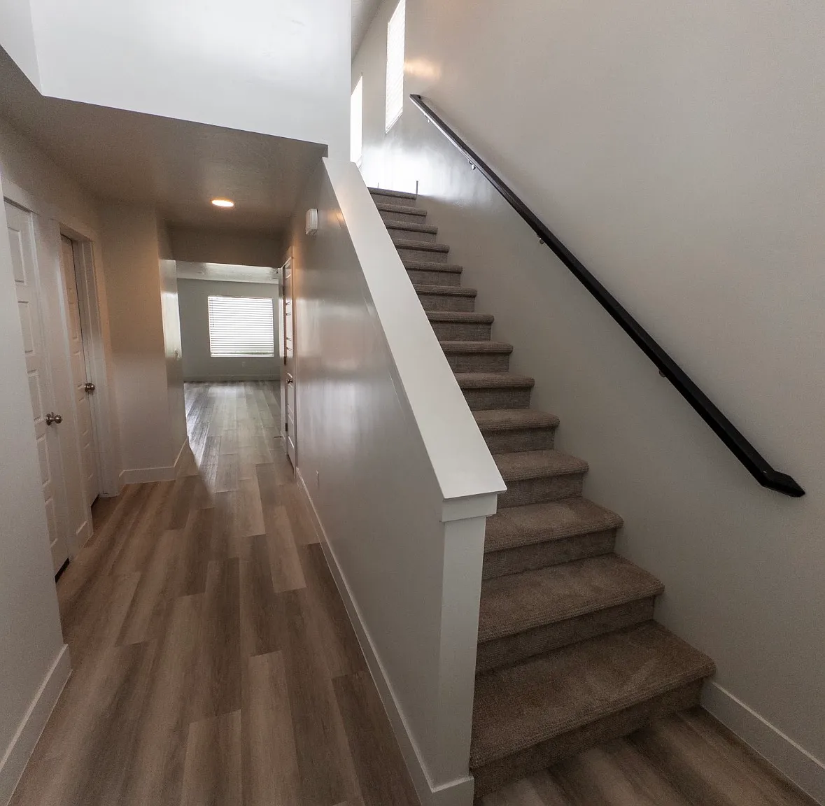 4 bed, 2.5 bath, 2004 sqft, $2,250 — Photo 1