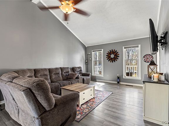 4th image of 2930 Sand Hills Dr