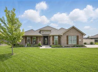951 Lakeview Dr, Webb City, MO 64870