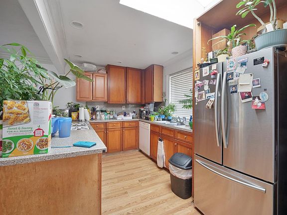 3rd image of 85 E 2nd St
