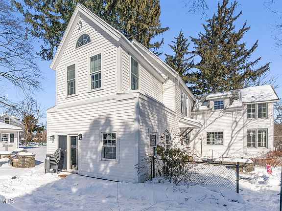 3rd image of 174 Menands Road