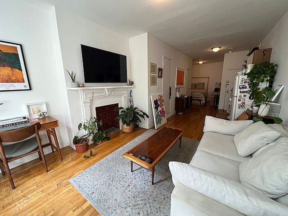 2nd image of 211 E 5th St #12