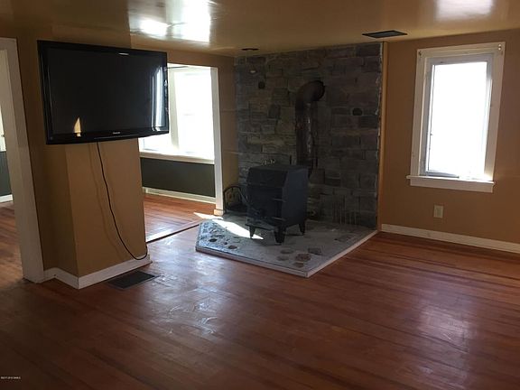 3rd image of 24 John St