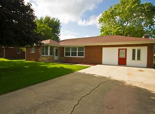 306 E Division St, Fisher, IL