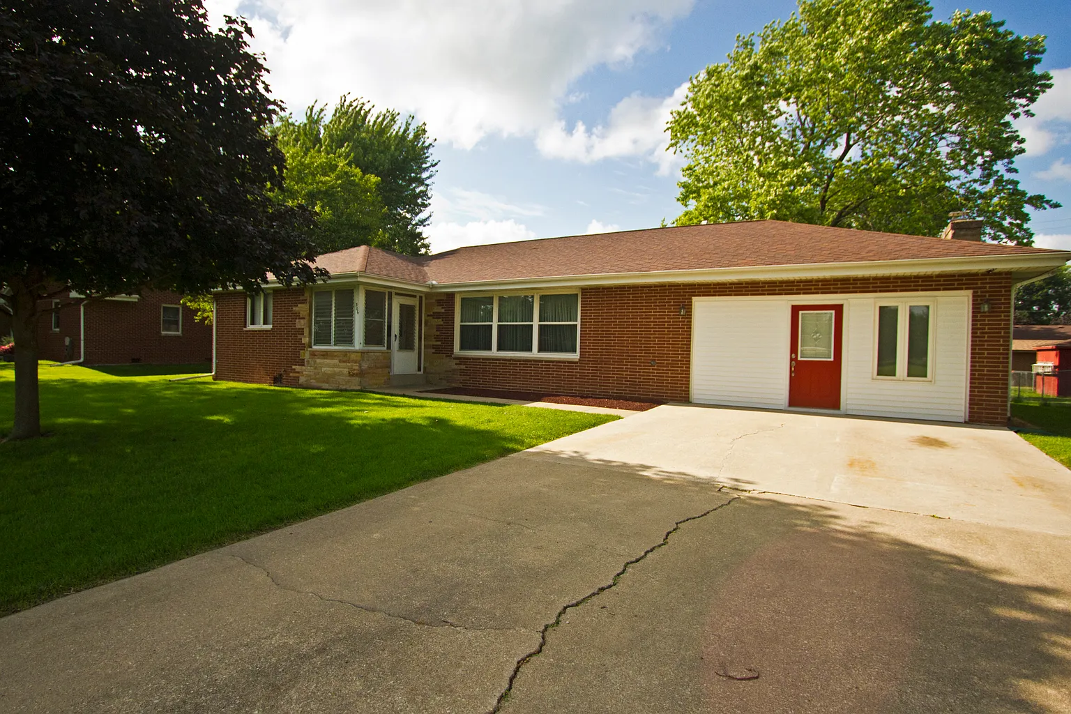 306 E Division St photo 1