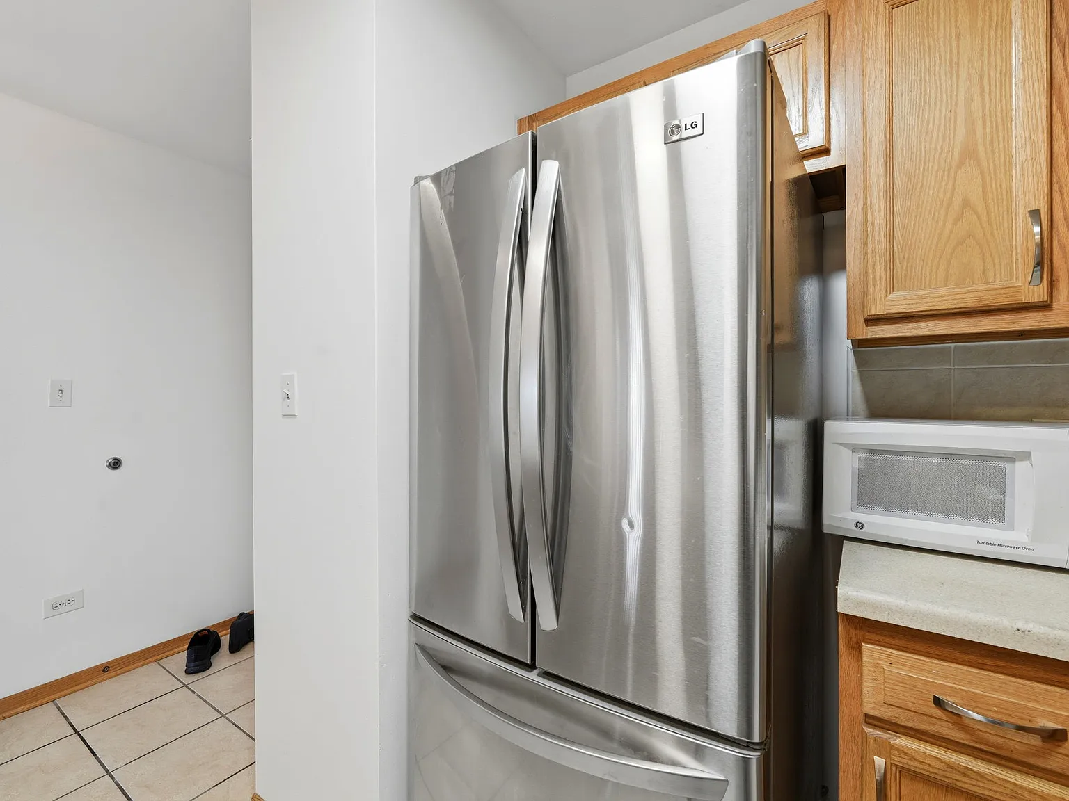 3 bed, 1080 sqft, $2,000 — Photo 4