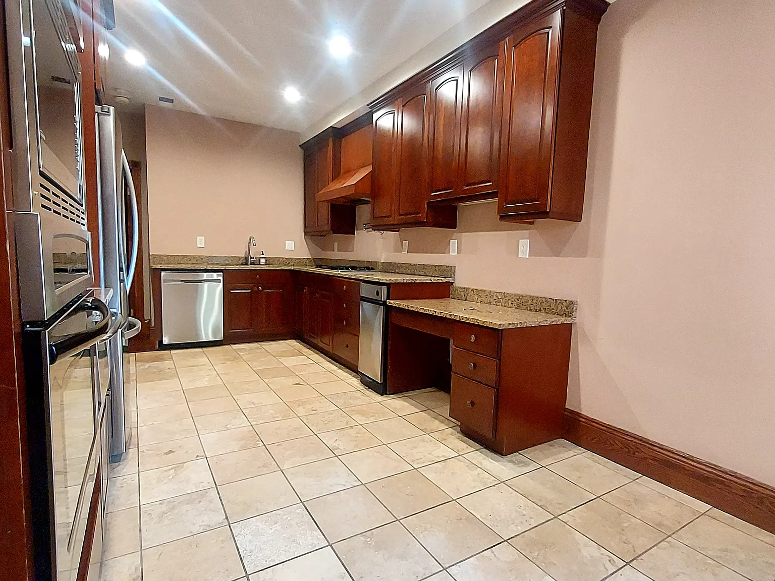 4 bed, 1400 sqft, $5,200 — Photo 4