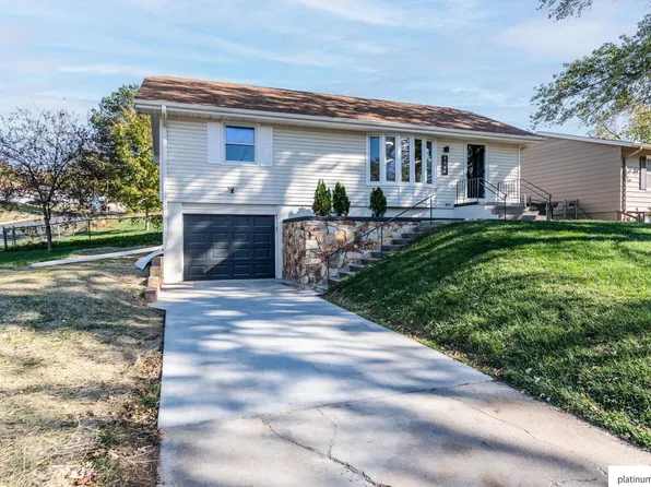 5565 N 61st Ave, Omaha, NE 68104