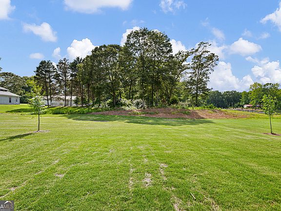 5th image of 105 Winston Way