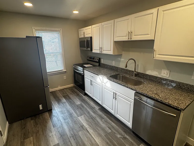 2857 E 6th Ave — Photo 14