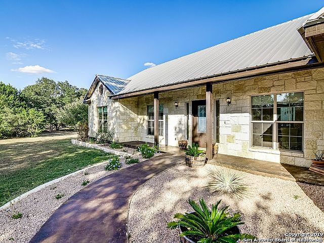 1st image of 202 White Oak Trl