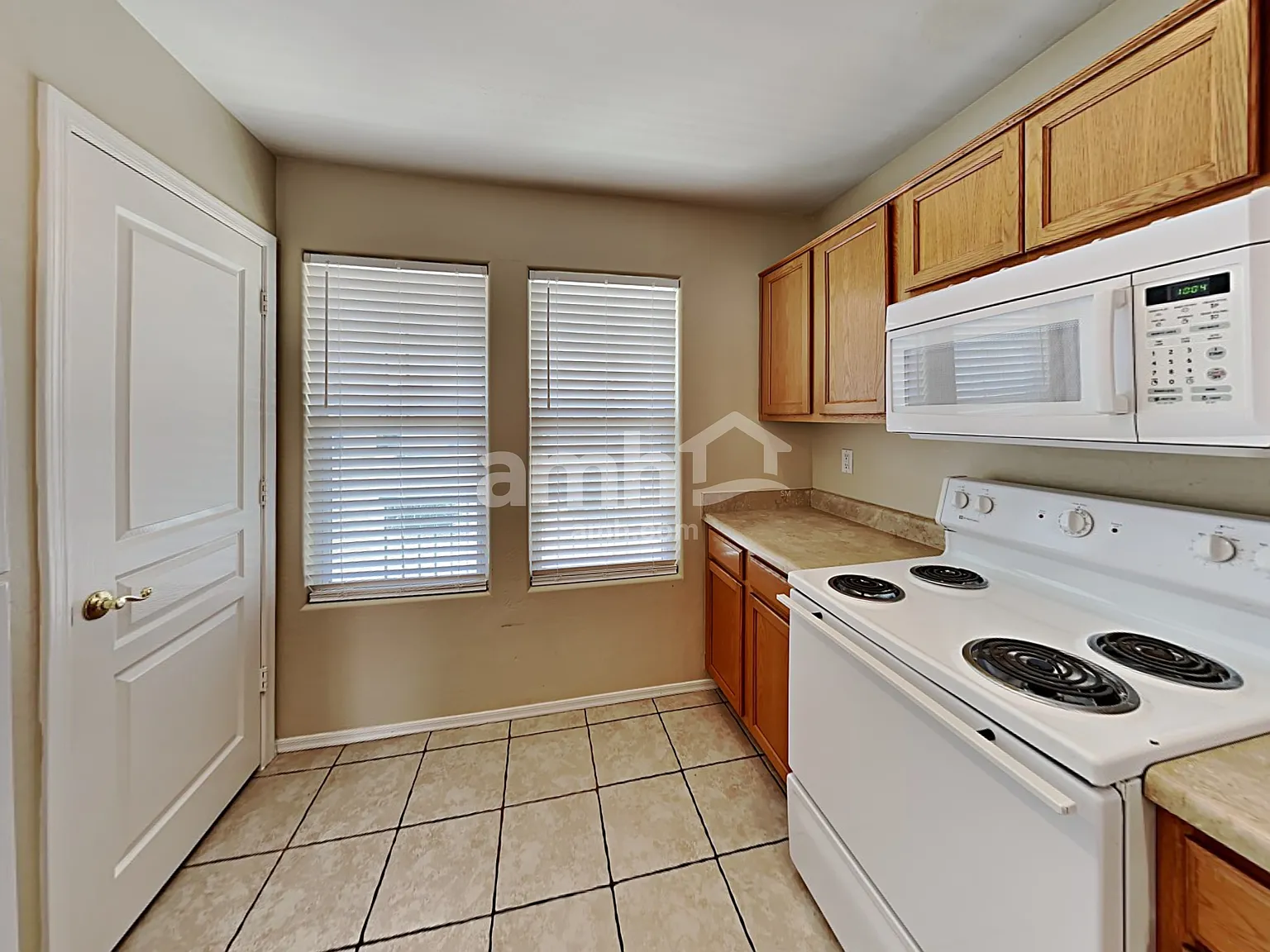 4 bed, 2.0 bath, 1715 sqft, $1,795 — Photo 3