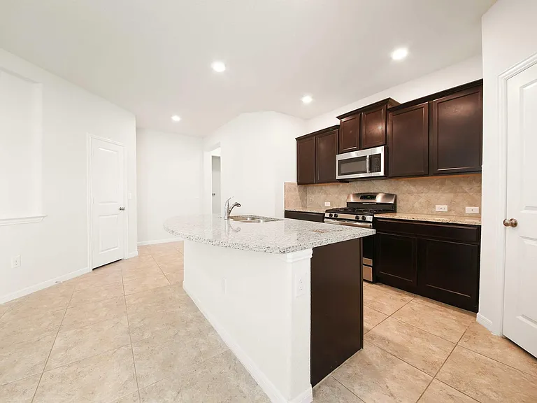 14002 Madrigal Ln — Photo 38