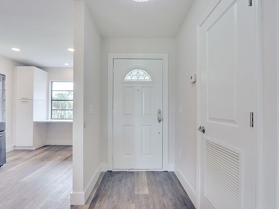5th image of 5 Stratford Dr Unit 5D