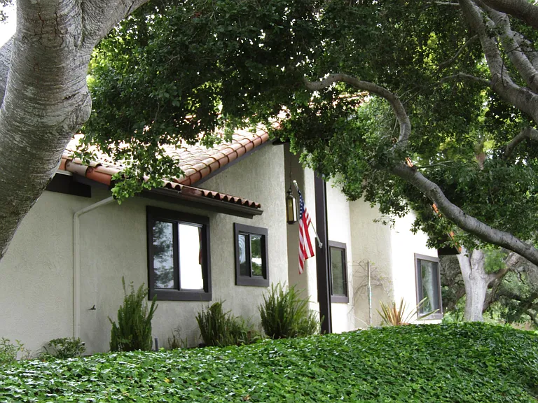 48 Stanford Cir — Photo 1