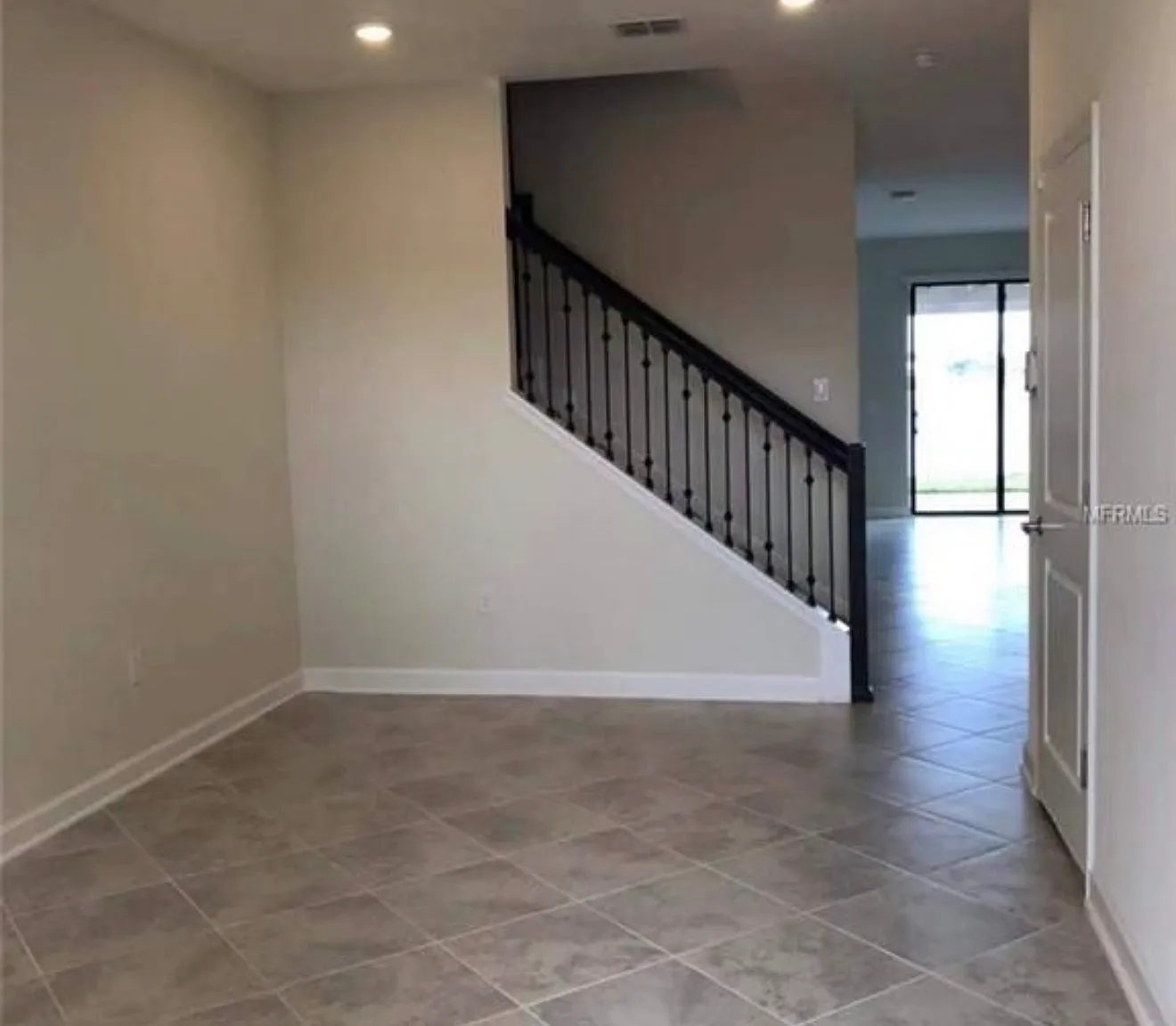 3 bed, 2.5 bath, 1828 sqft, $2,150 — Photo 4