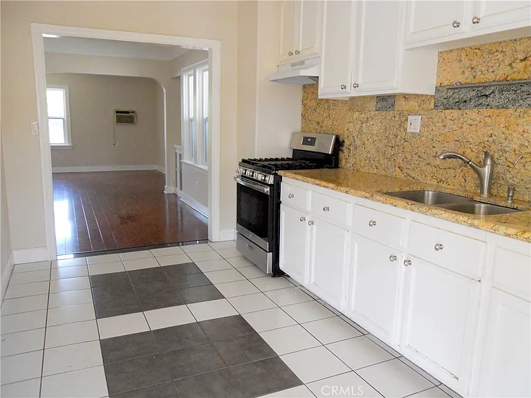 818 E Valley Blvd — Photo 15