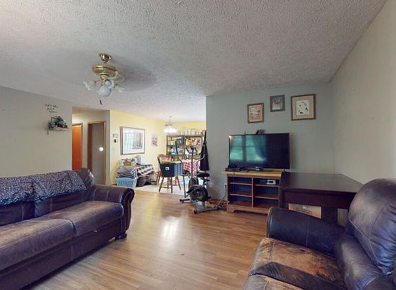 5th image of 159 Shady Acres Ln