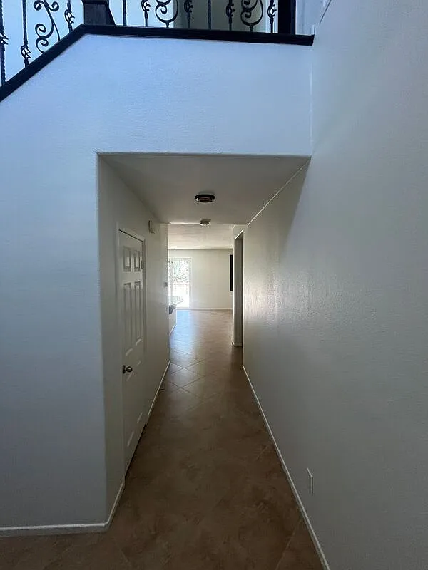 3 bed, 2.5 bath, 1910 sqft, $3,295 — Photo 2