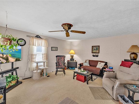 3rd image of 3071 Elderberry Ave