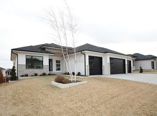 5503 N 207th St, Elkhorn, NE 68022