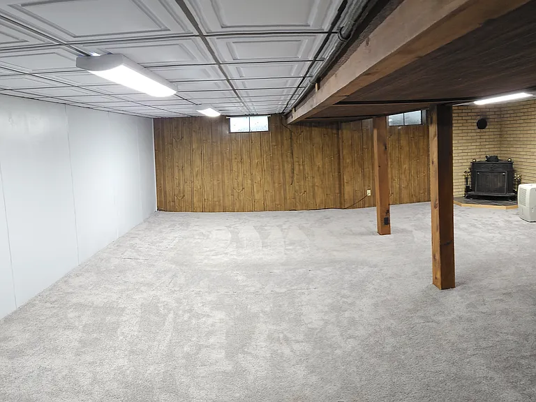 906 S Sparks St — Photo 13